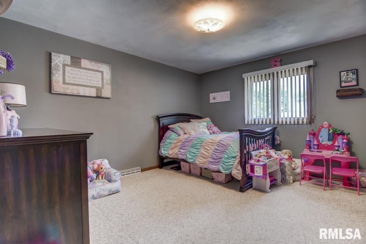 2329 Arrowhead Drive Springfield, IL 62702 - Photo 27 of 37