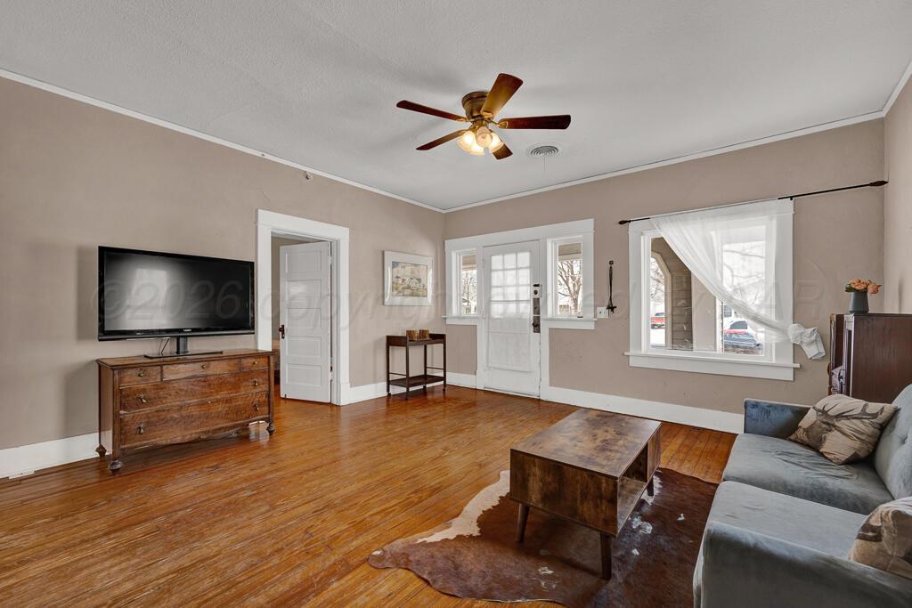 1609 South Jackson Street Amarillo, TX 79102 - Photo 5 of 21 living room 2