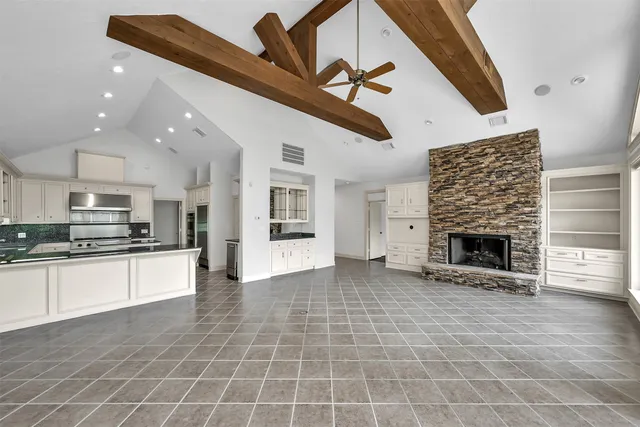 a view of an entryway