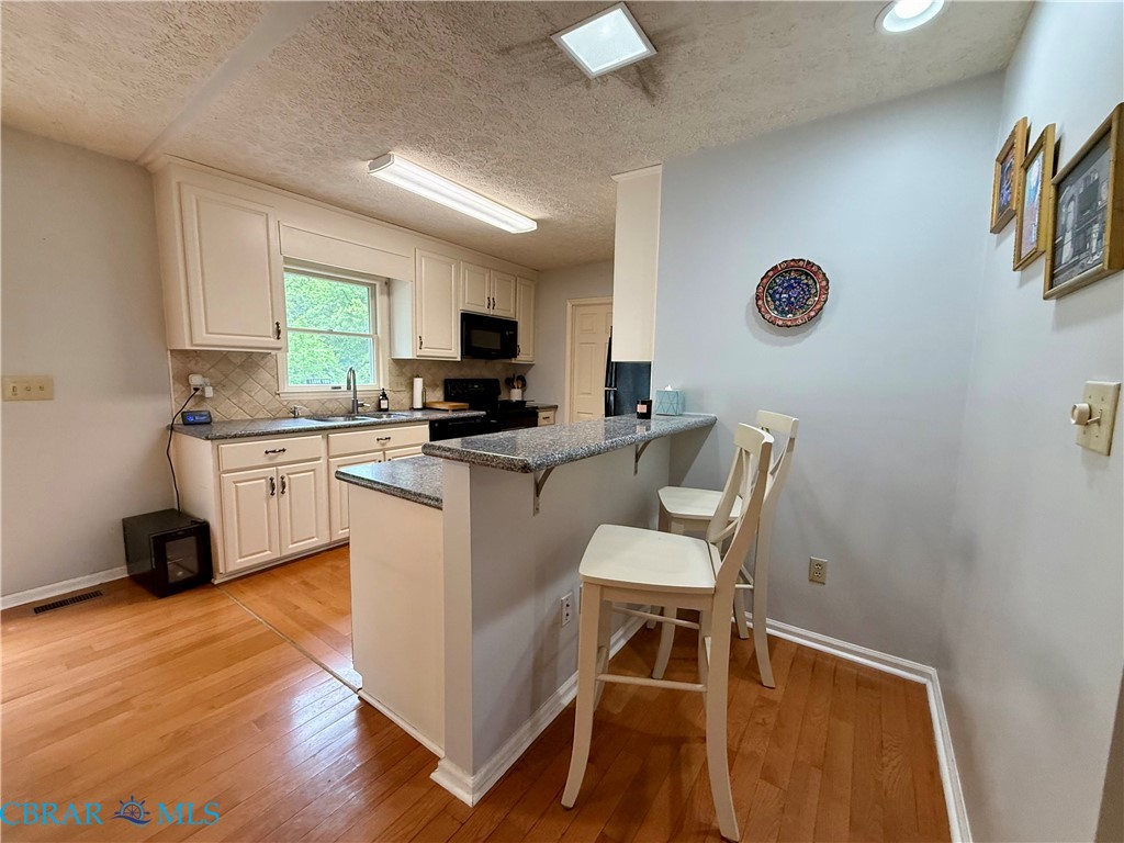 327 Gilbert Street Kilmarnock, VA 22482 - Photo 8 of 37