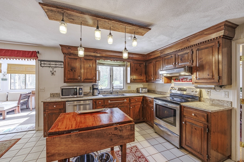 23 Willow Ridge Road North Andover, MA 01845 - Photo 9 of 41 Gallery Image 9