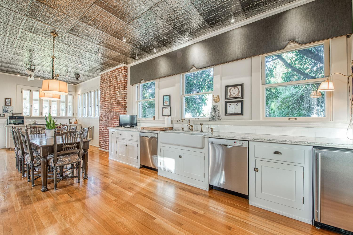9486 East Lincoln Avenue Del Rey, CA 93616 - Photo 22 of 77 a large white kitchen with a large window