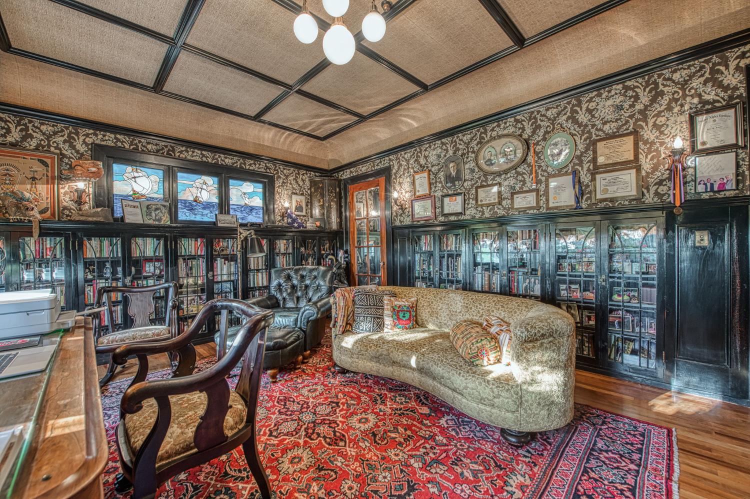 9486 East Lincoln Avenue Del Rey, CA 93616 - Photo 30 of 77 a living room with a couch and a table