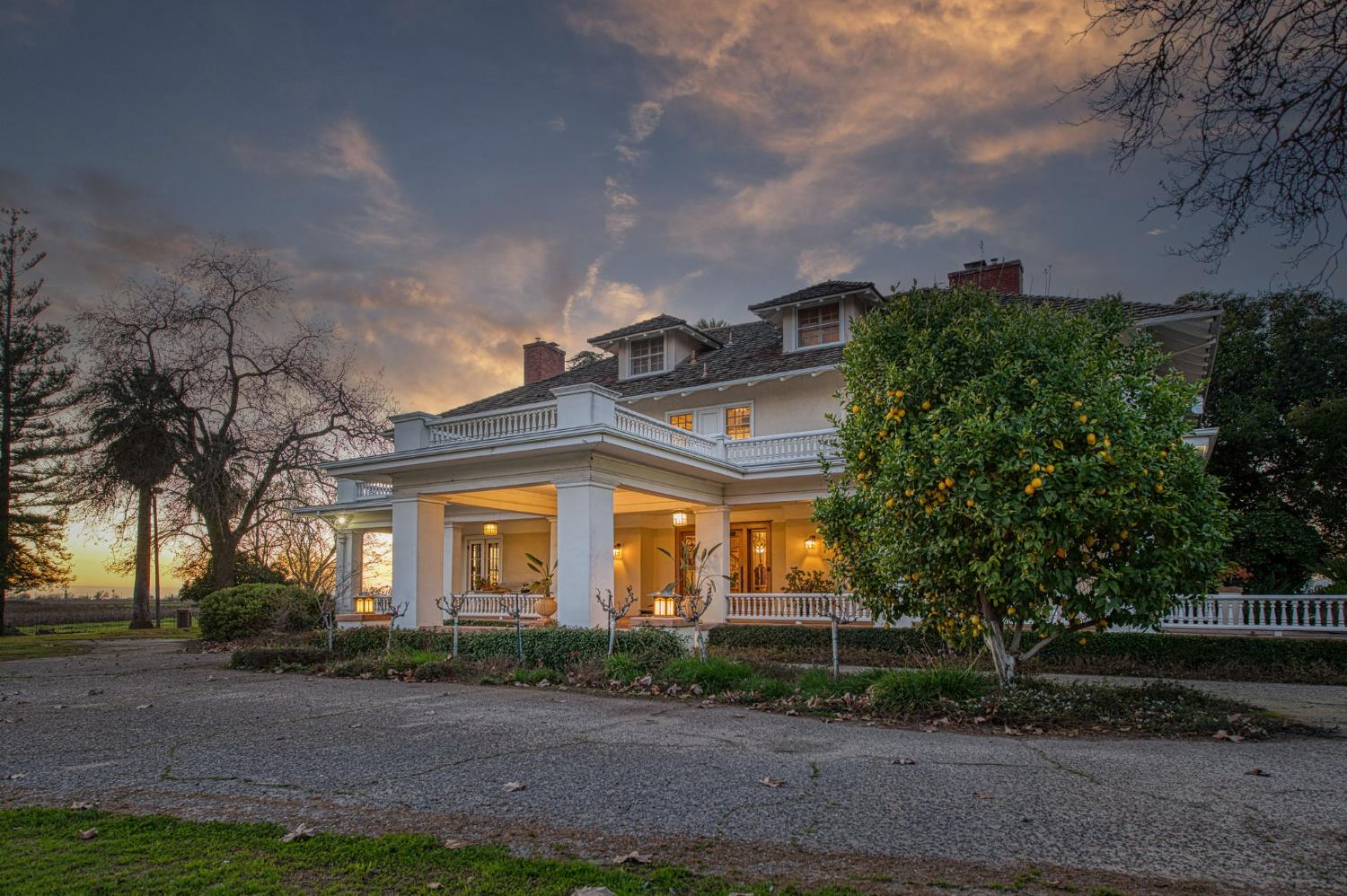 9486 East Lincoln Avenue Del Rey, CA 93616 - Photo 60 of 77 a front view of a house with garden