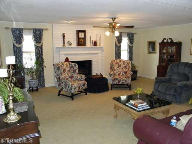 2225 Chestnut St Extension High Point, NC 27262 - Photo 3 of 16 Living Room.
