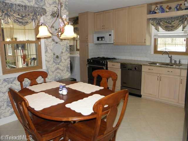 2225 Chestnut St Extension High Point, NC 27262 - Photo 6 of 16 Kitchen.