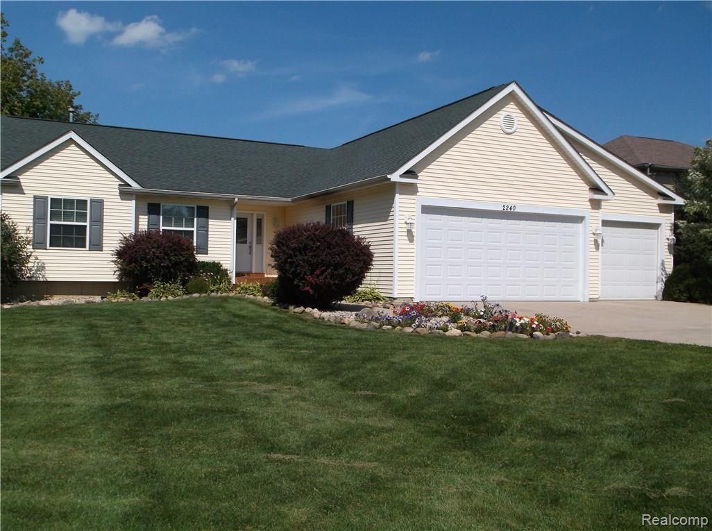 2240 West Thompson Road Fenton, MI 48430 - Photo 2 of 7 Over 1 Acres, 3 Car Attached Garage!