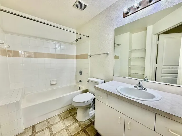 $1,450 | 17106 Carrington Park Drive, Unit 605, Tampa, FL 33647