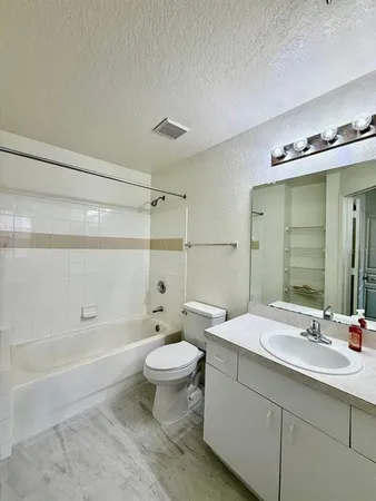 $1,450 | 17106 Carrington Park Drive, Unit 605, Tampa, FL 33647