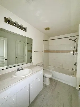$1,450 | 17106 Carrington Park Drive, Unit 605, Tampa, FL 33647