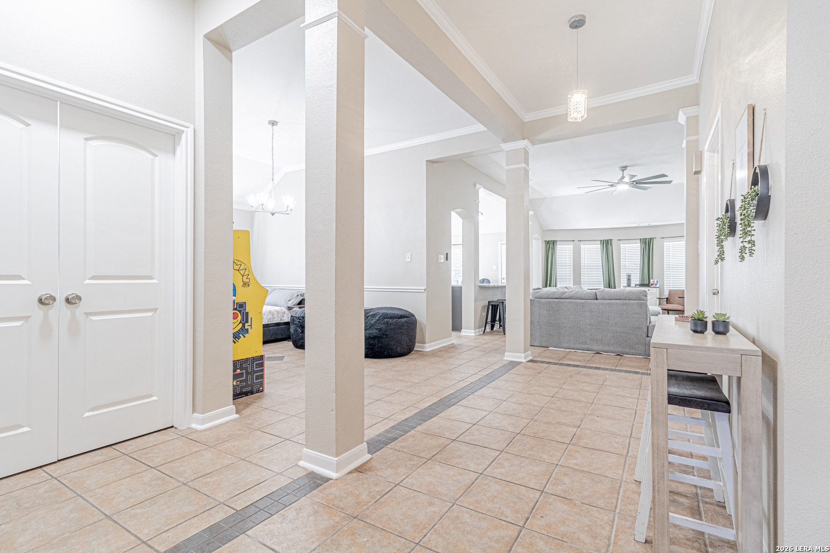 1815 Indian Paint Brush Road San Antonio, TX 78232 - Photo 5 of 35 a view of a living room