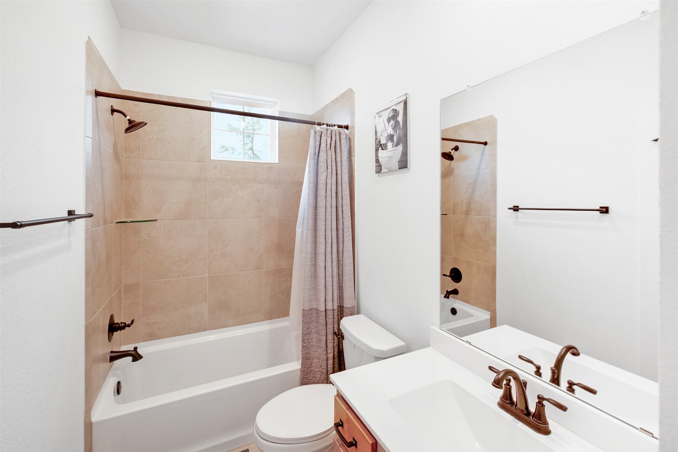 144 Red Cascade Trail Conroe, TX 77318 - Photo 22 of 34 Bathroom #2 is upstairs with the bedrooms.