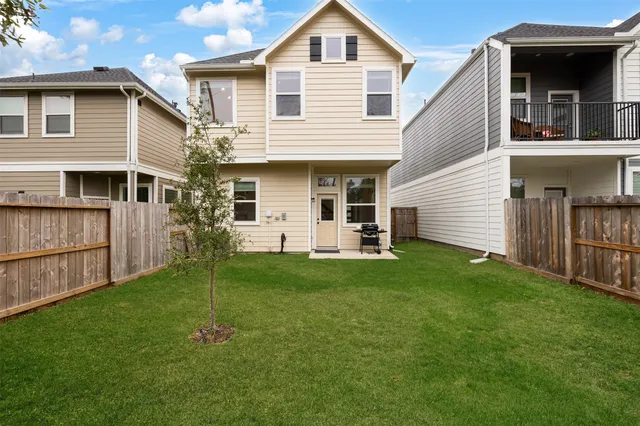 $325,000 | 144 Red Cascade Trail, Conroe, TX 77318