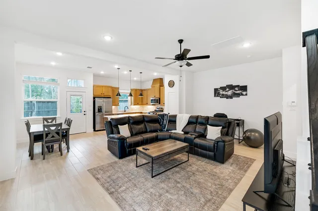 $325,000 | 144 Red Cascade Trail, Conroe, TX 77318