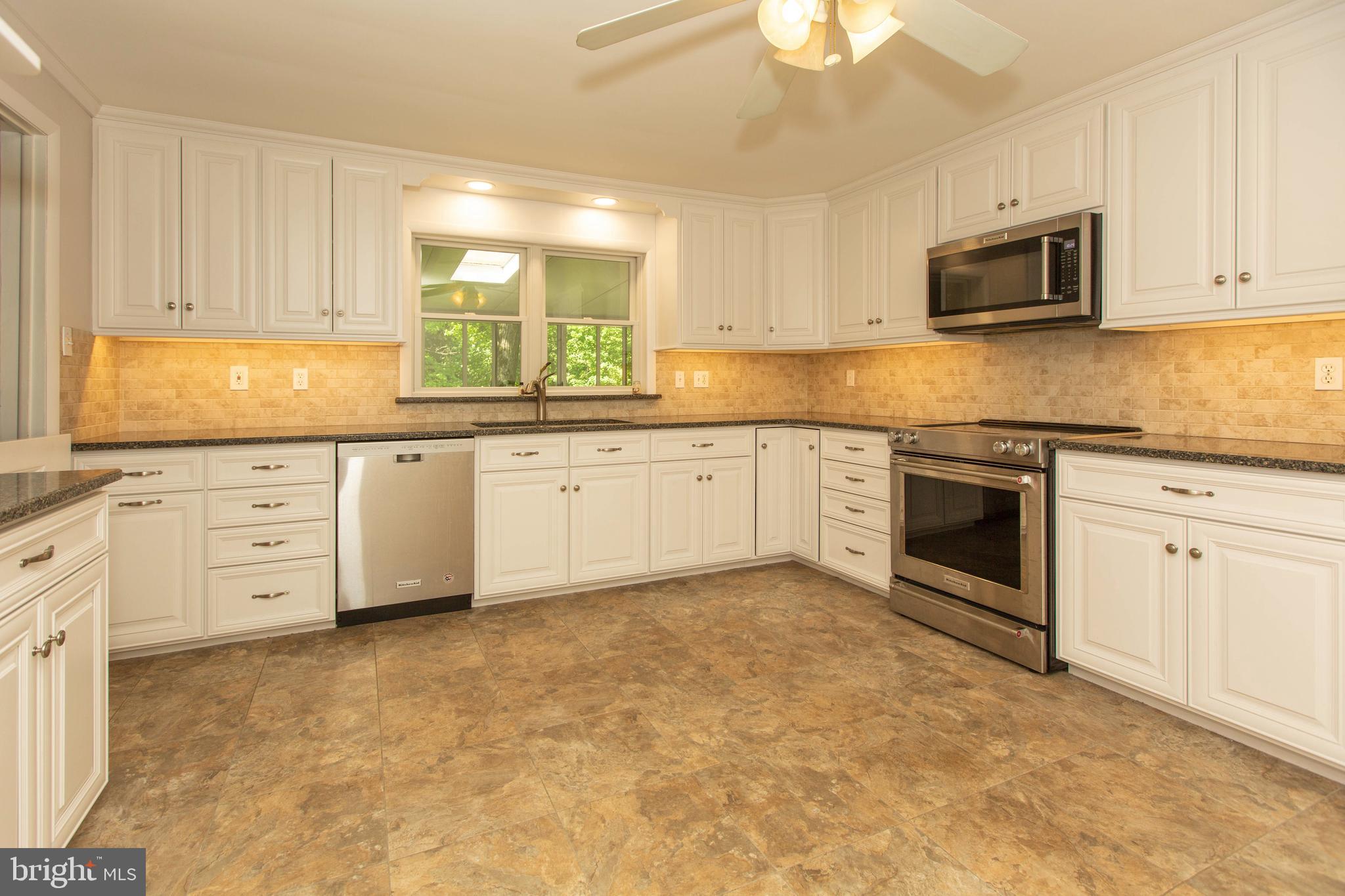 2980 Township Line Road Eagleville, PA 19403 - Photo 21 of 51 Custom Ehst Kitchen, 1 year old