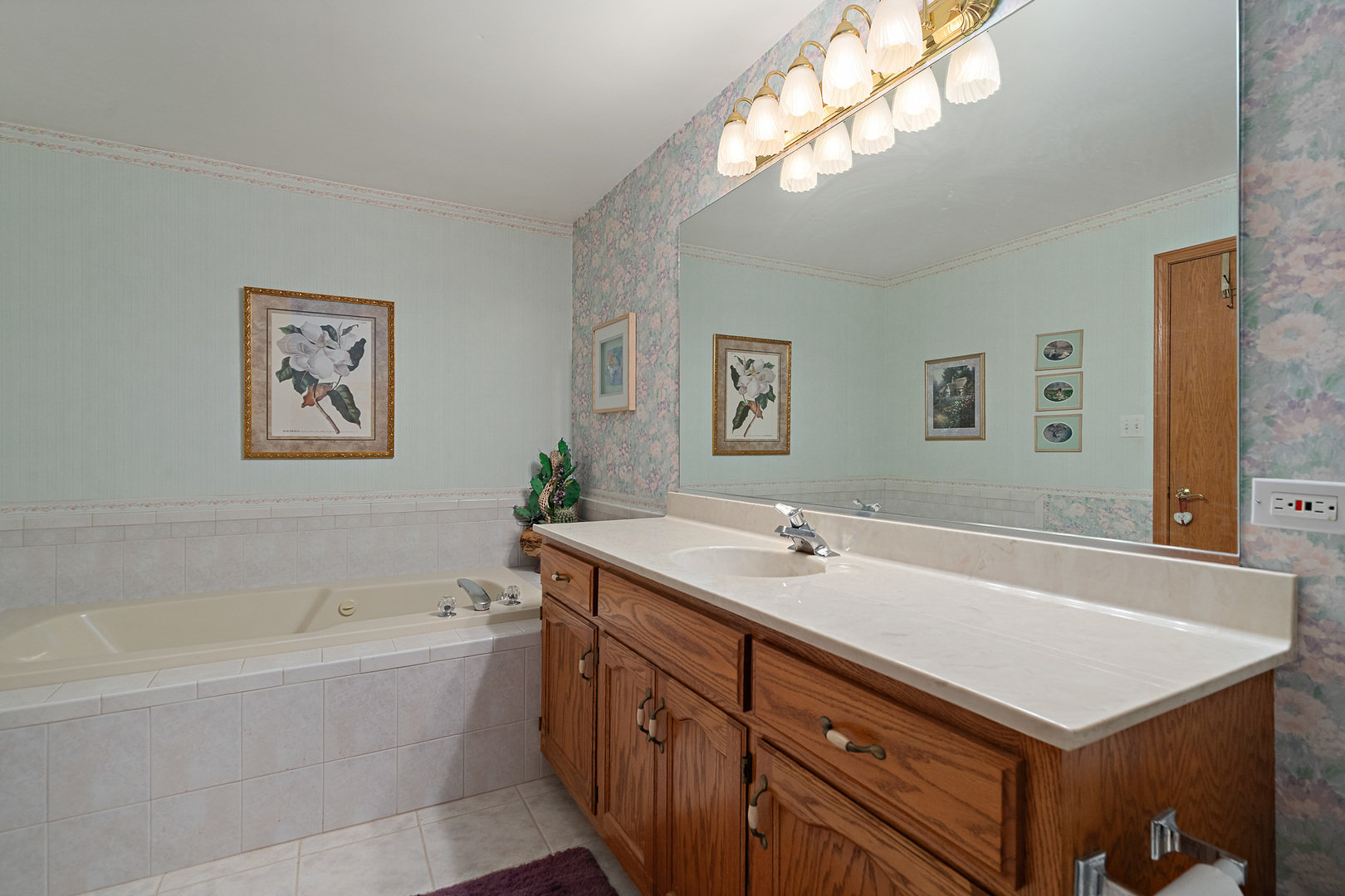 18431 Pine Cone Drive, Unit 1 Tinley Park, IL 60477 - Photo 15 of 33 a bathroom with a sink and a bathtub