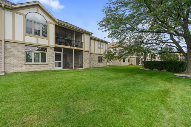 $247,900 | 18431 Pine Cone Drive, Unit 1, Tinley Park, IL 60477