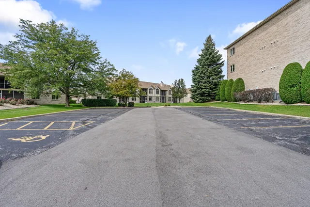 $247,900 | 18431 Pine Cone Drive, Unit 1, Tinley Park, IL 60477