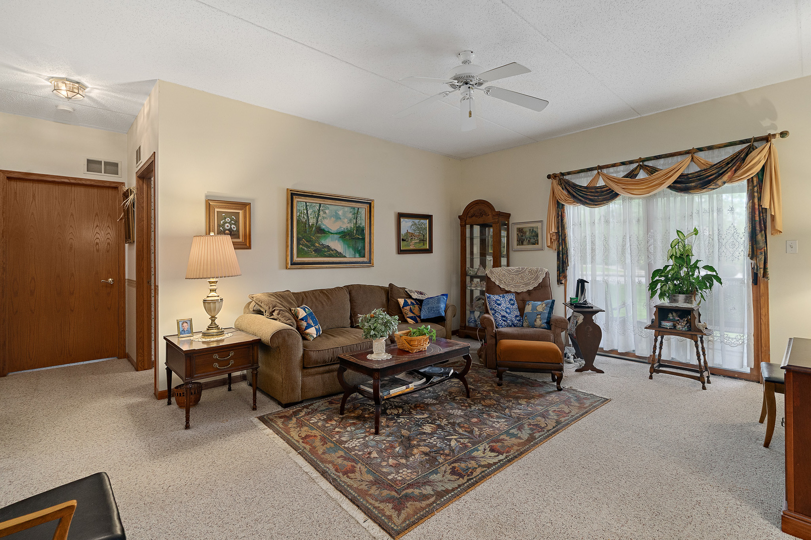 18431 Pine Cone Drive, Unit 1 Tinley Park, IL 60477 - Photo 3 of 33 a living room with furniture and a rug