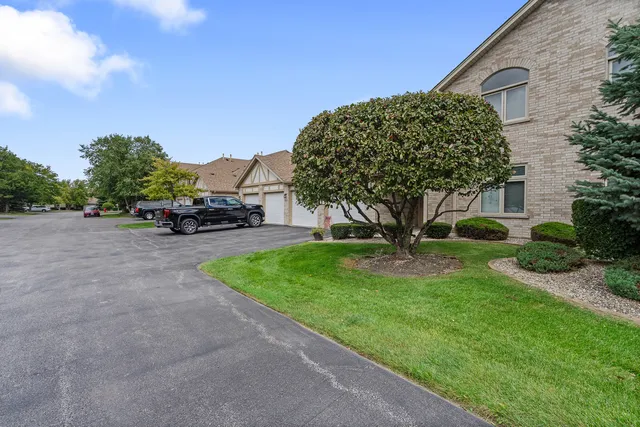 $247,900 | 18431 Pine Cone Drive, Unit 1, Tinley Park, IL 60477
