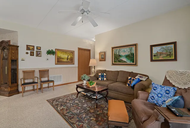 $247,900 | 18431 Pine Cone Drive, Unit 1, Tinley Park, IL 60477