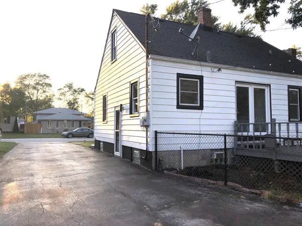 a view of house with backyard