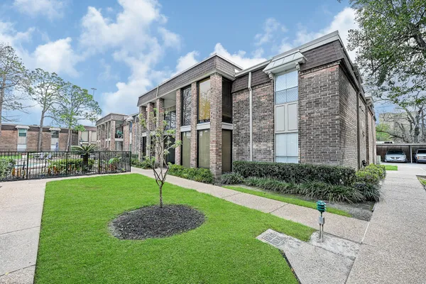 $1,700 | 7555 Katy Freeway, Unit 146, Houston, TX 77024