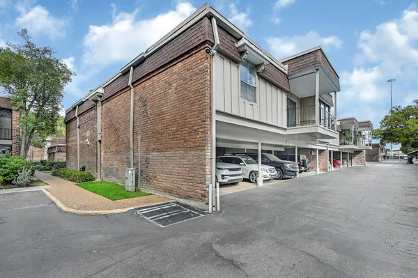 $1,700 | 7555 Katy Freeway, Unit 146, Houston, TX 77024