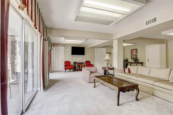 $1,700 | 7555 Katy Freeway, Unit 146, Houston, TX 77024