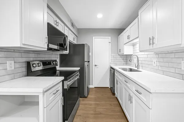 $1,700 | 7555 Katy Freeway, Unit 146, Houston, TX 77024