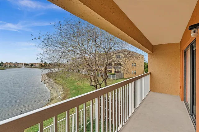 $194,900 | 5200 Northwest 31st Avenue, Unit 175, Fort Lauderdale, FL 33309