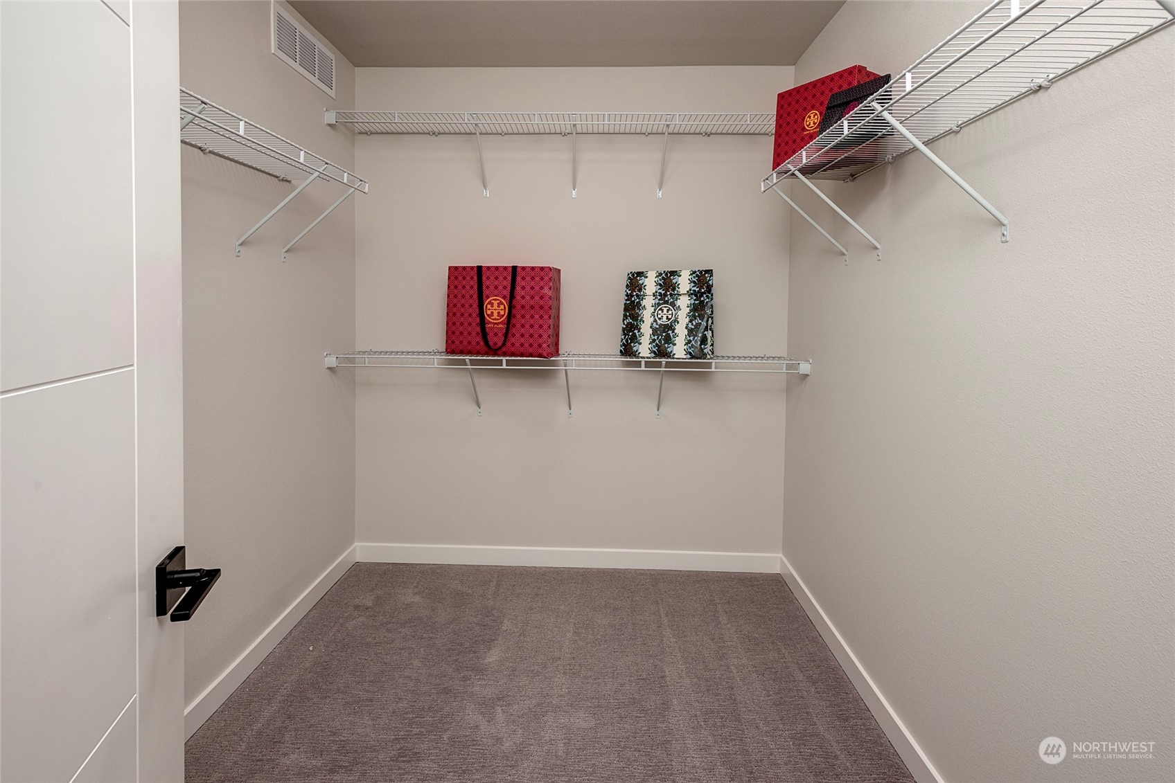 8911 Northeast 173rd Place, Unit A Bothell, WA 98011 - Photo 26 of 34 a view of small space