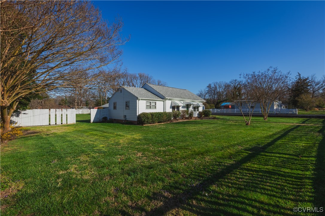 6163 Strathmore Road Richmond, VA 23234 - Photo 3 of 31 Gallery Image 3
