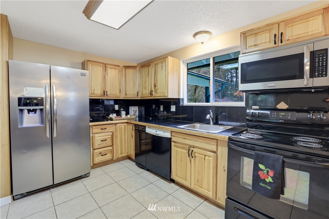 12901 Military Road Southeast Rainier, WA 98576 - Photo 19 of 37 Gallery Image 19