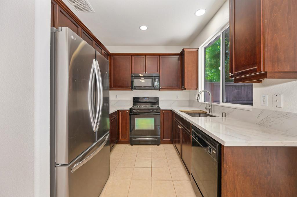 1016 Impressionist Loop Roseville, CA 95747 - Photo 9 of 29