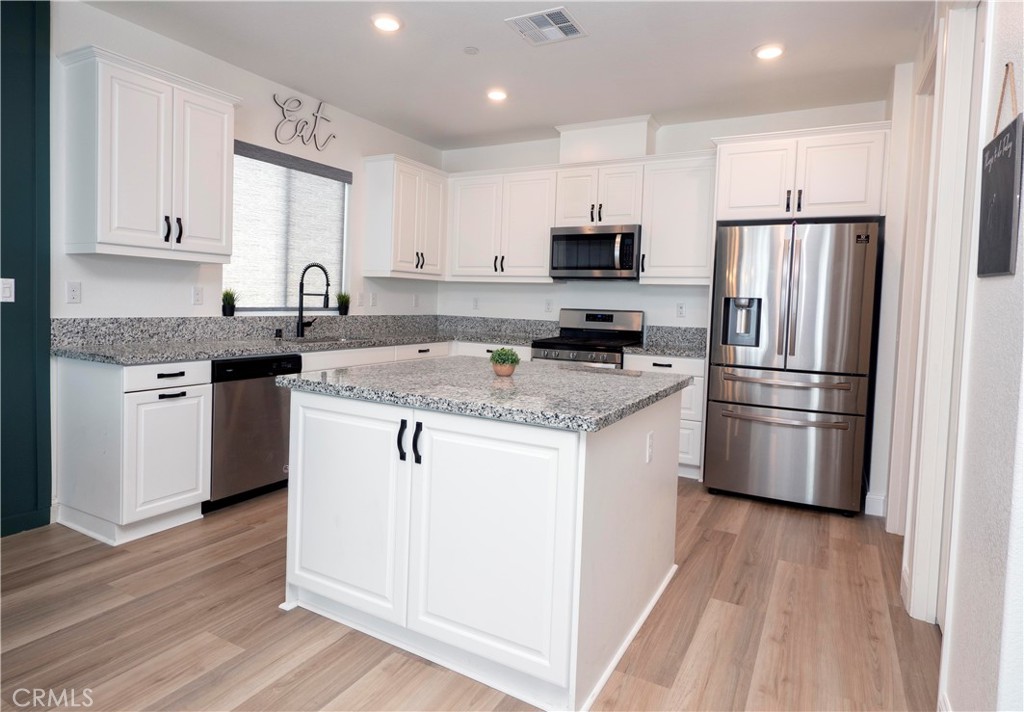 8005 Rooster Court Riverside, CA 92507 - Photo 3 of 22 Kitchen