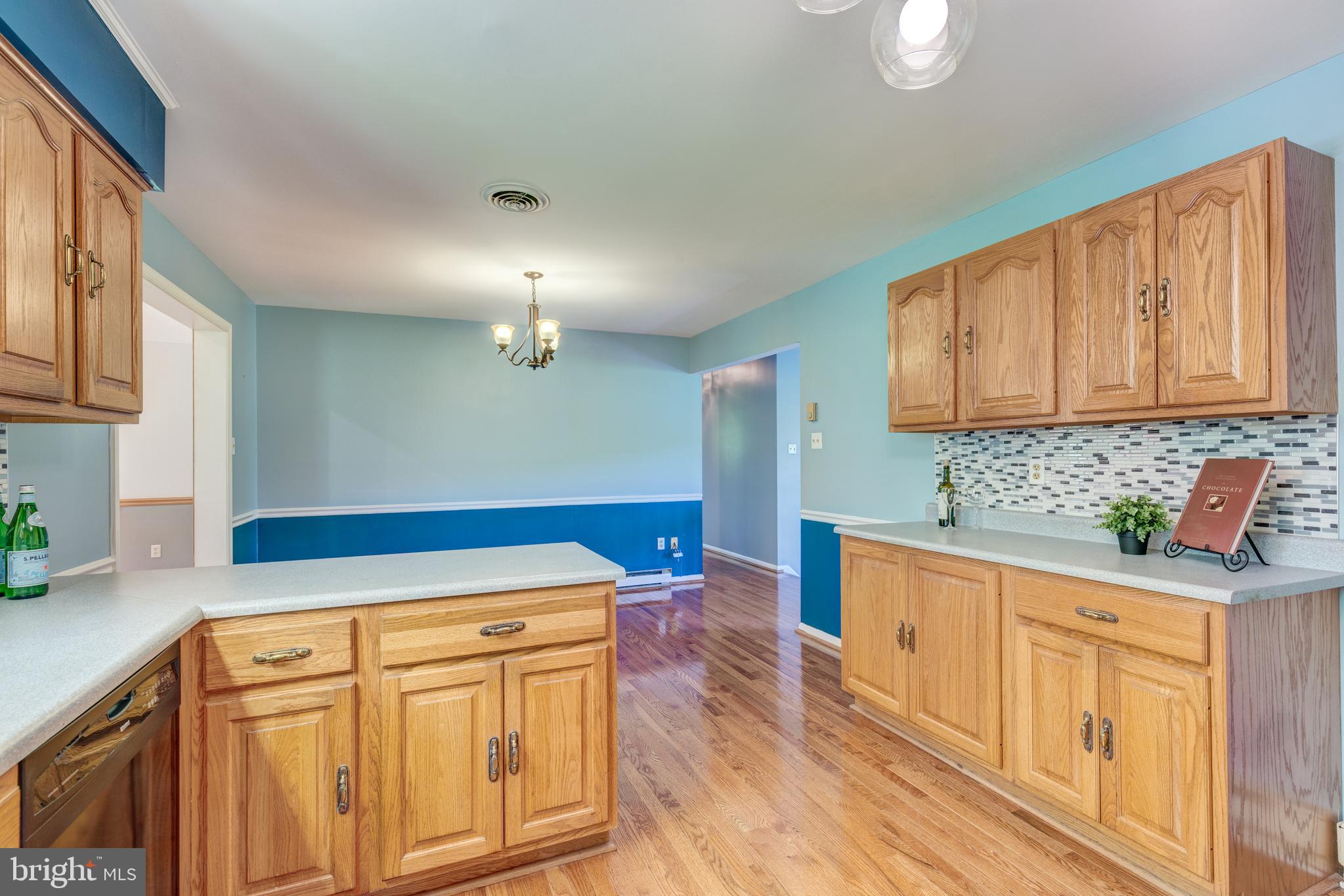 511 Leppo Road Westminster, MD 21158 - Photo 13 of 56 Kitchen & table space