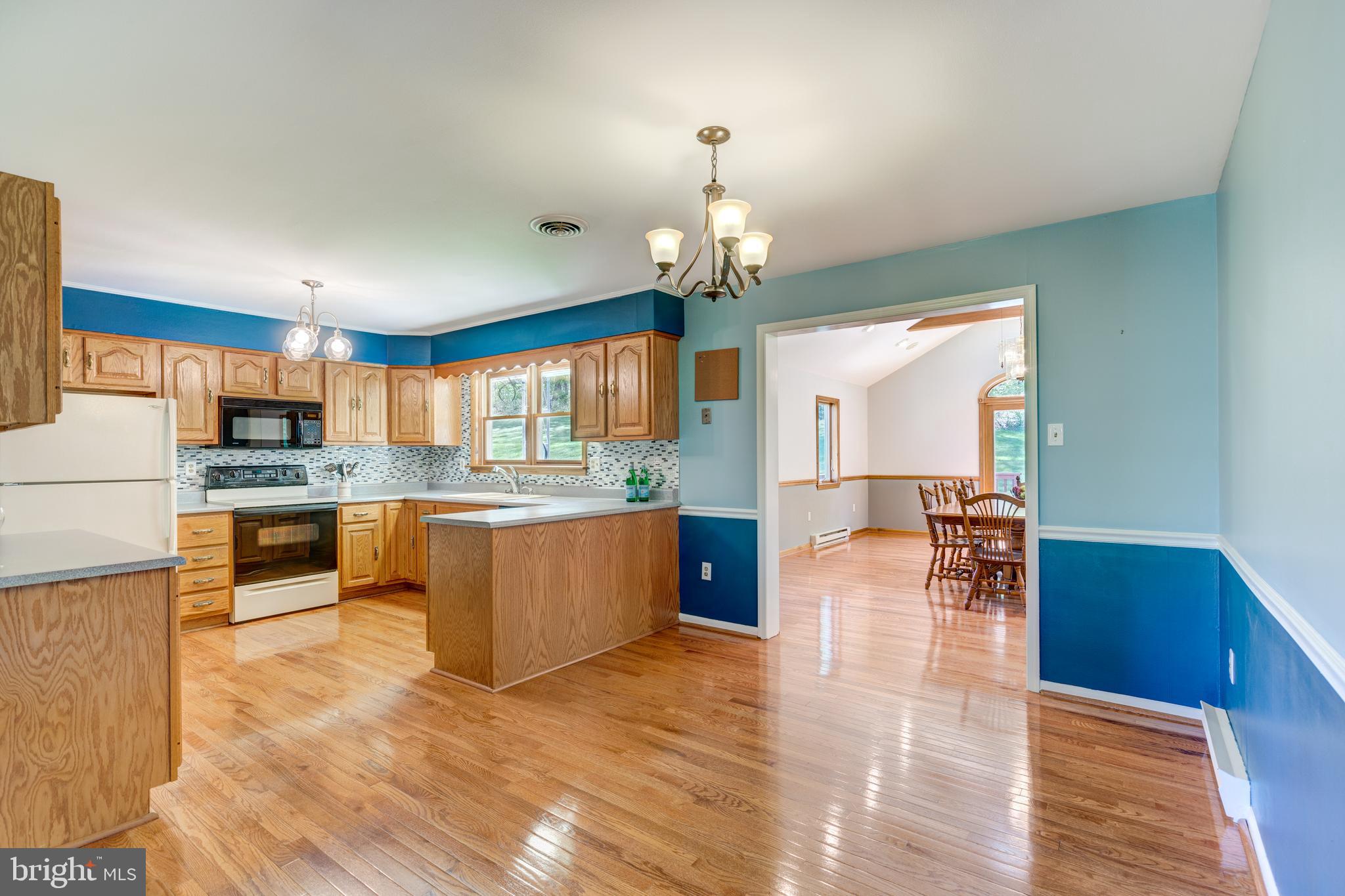 511 Leppo Road Westminster, MD 21158 - Photo 9 of 56 Kitchen with lots of table space