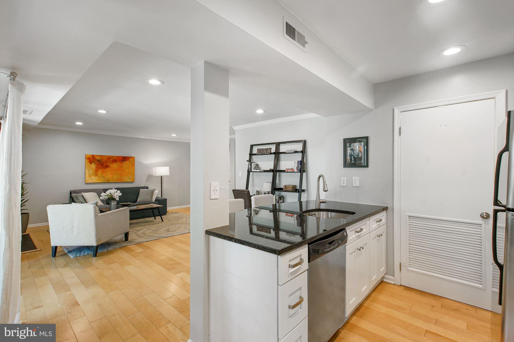 4519 28th Road South, Unit 45 Arlington, VA 22206 - Photo 4 of 27 Updated kitchen