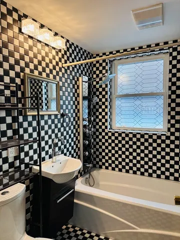 $3,900 | 125 Essex Street, Salem, MA 01970