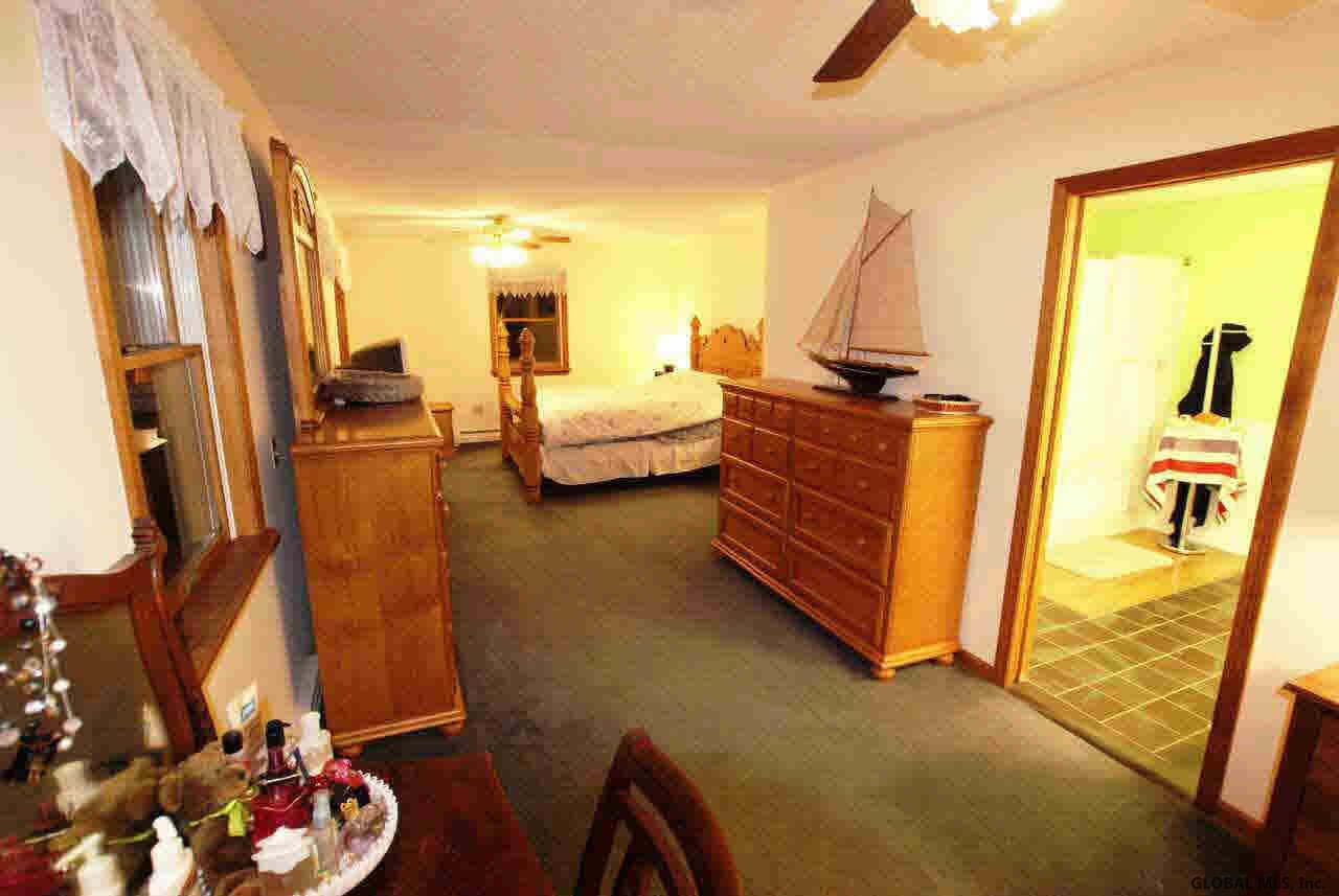 137 Hills Pond Road Hampton, NY 12887 - Photo 5 of 12 Photo 5