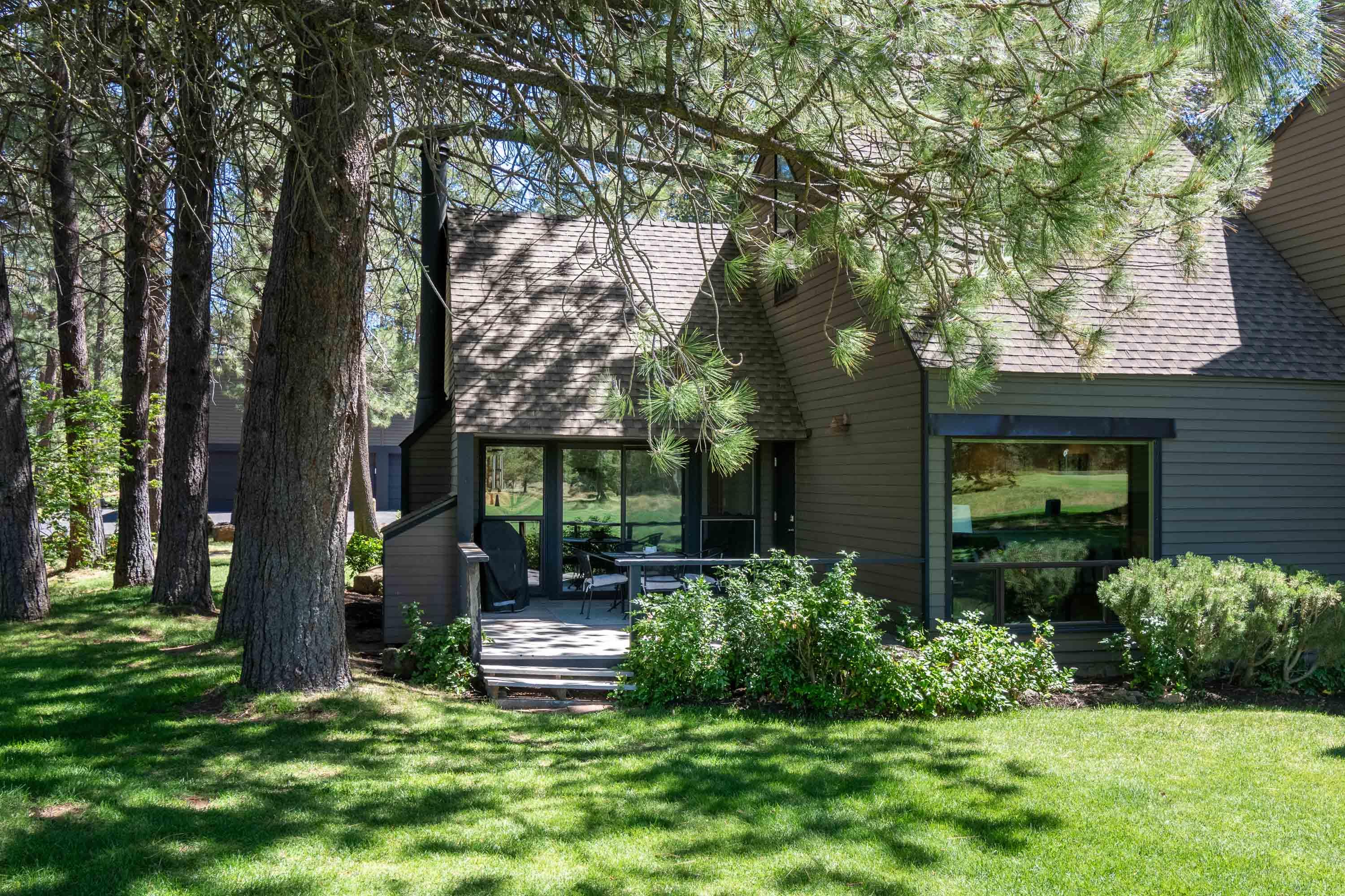 57279 Overlook Road, Unit 9 Sunriver, OR 97707 - Photo 2 of 24 9 Mtn View Lodge Condo-20