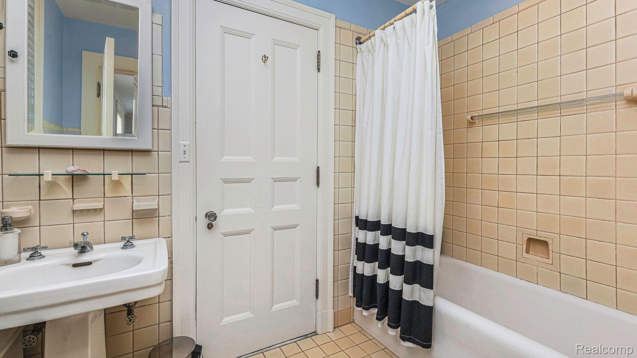 97 Touraine Road Grosse Pointe, MI 48236 - Photo 31 of 45