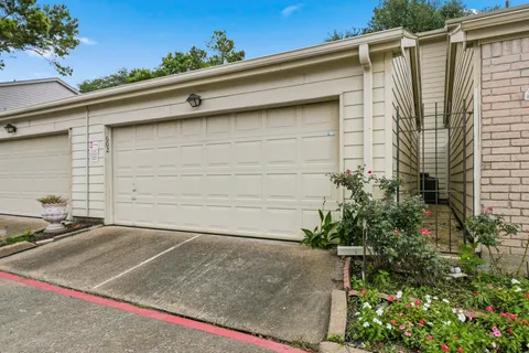 $219,000 | 800 Country Pl Drive, Unit 602, Houston, TX 77079
