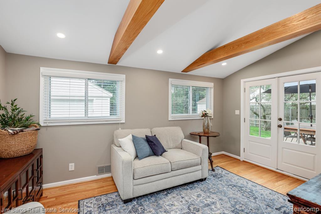 1240 Fairholme Road Grosse Pointe Woods, MI 48236 - Photo 10 of 17
