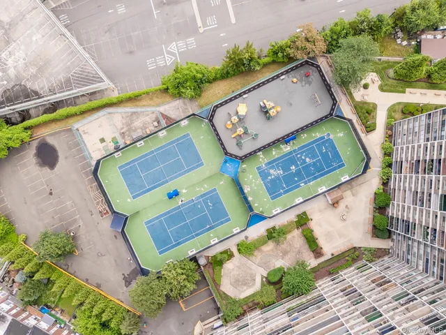 $575,000 | 1 Bay Club Drive, Unit 4N | Bay Terrace