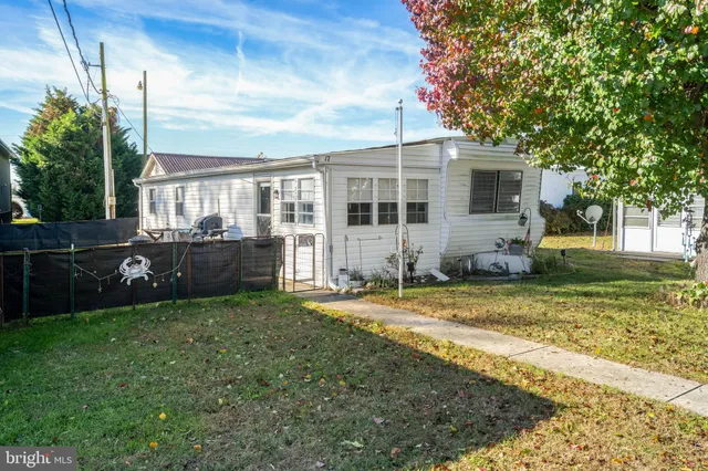 a view of a house with a yard and plants
