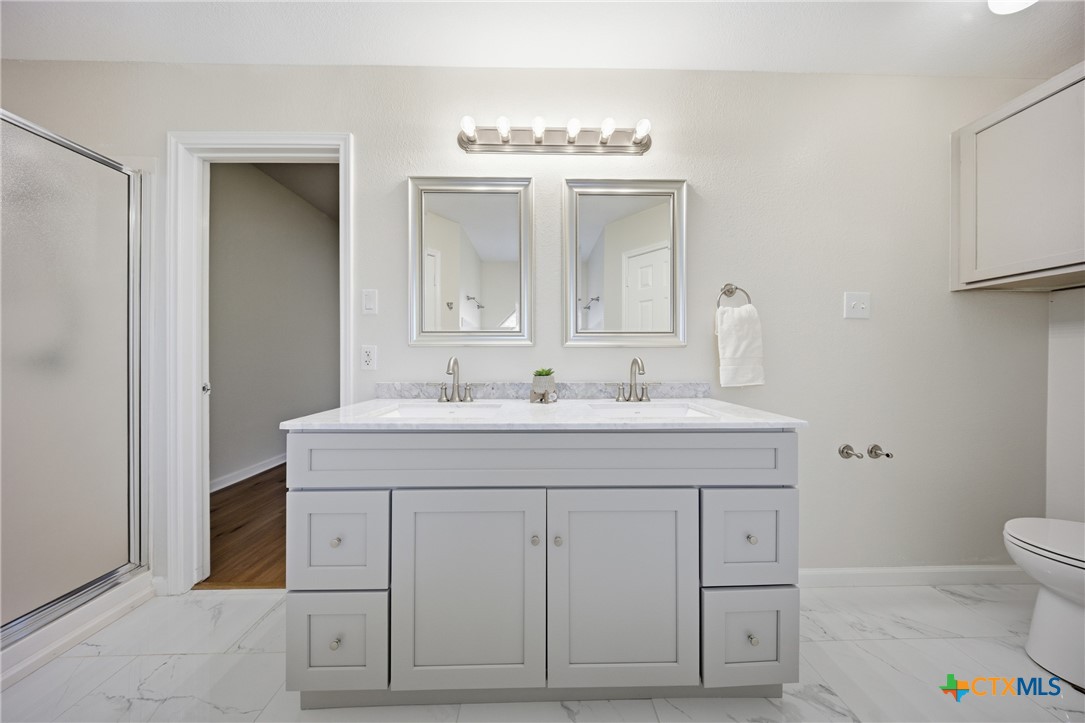 658 Devin Drive Temple, TX 76502 - Photo 20 of 30 a bathroom with a sink a toilet and a mirror