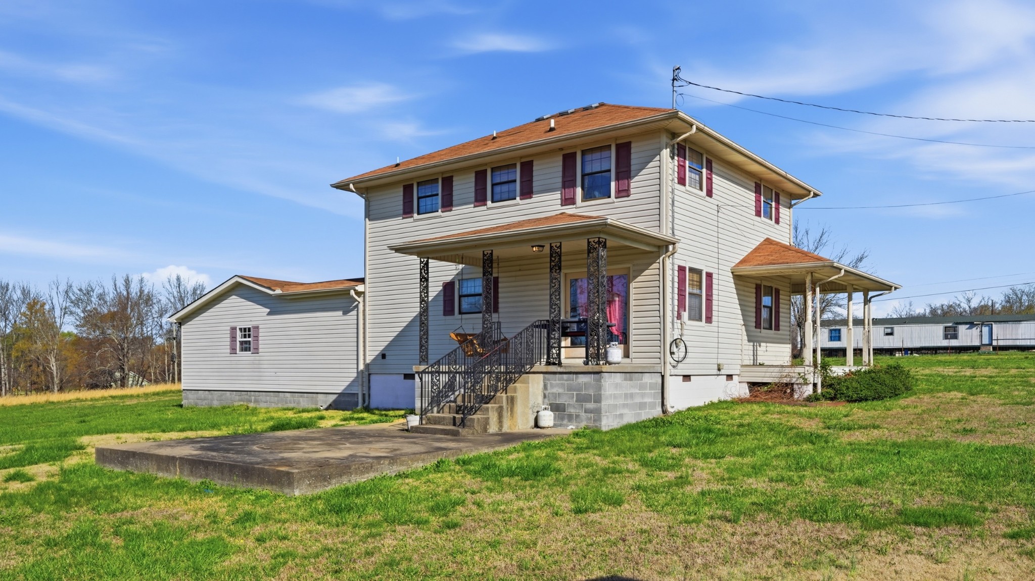 57 East Crystal Springs Road Kelso, TN 37348 - Photo 9 of 28 front view of a house with a yard