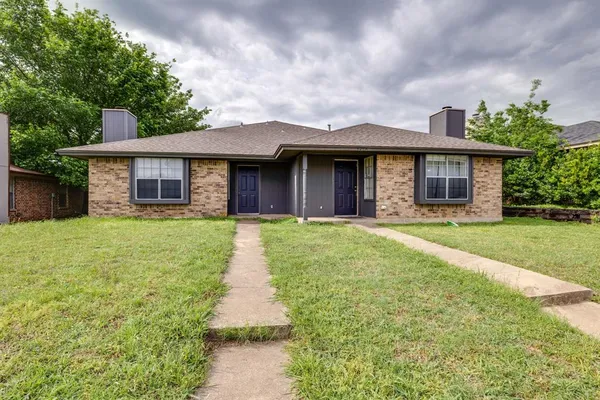 $1,700 | 3422 Heritage Lane, Forest Hill, TX 76140